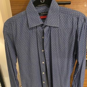Men’s trim fit dress shirt